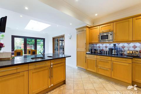114 Beauly Way, Rise Park, Romford, RM1 4XR