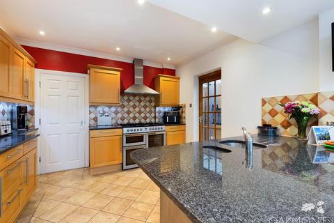 114 Beauly Way, Rise Park, Romford, RM1 4XR