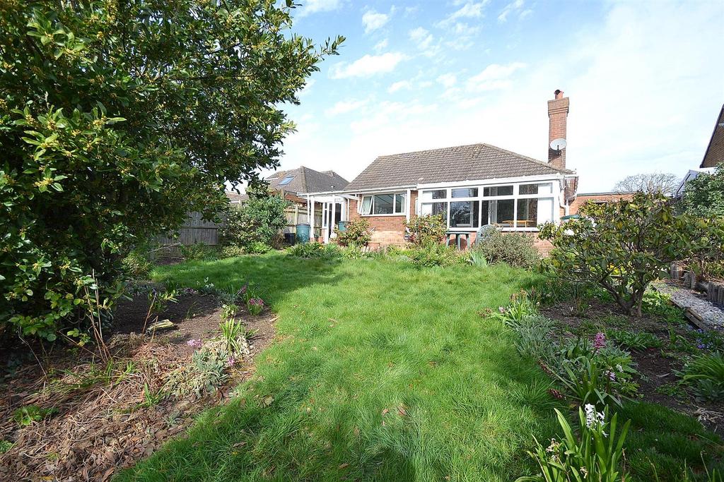 Hawthylands Road, Hailsham 2 bed detached bungalow £440,000