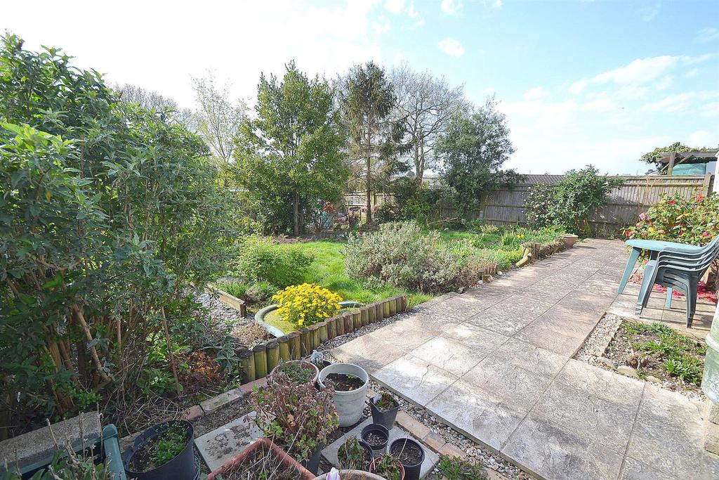 Hawthylands Road, Hailsham 2 bed detached bungalow £440,000