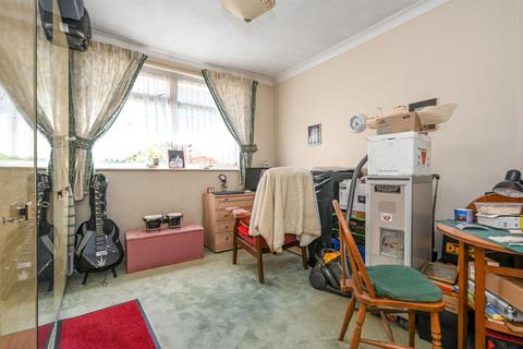39 Rosemary Avenue, West Molesey, KT8 1QF