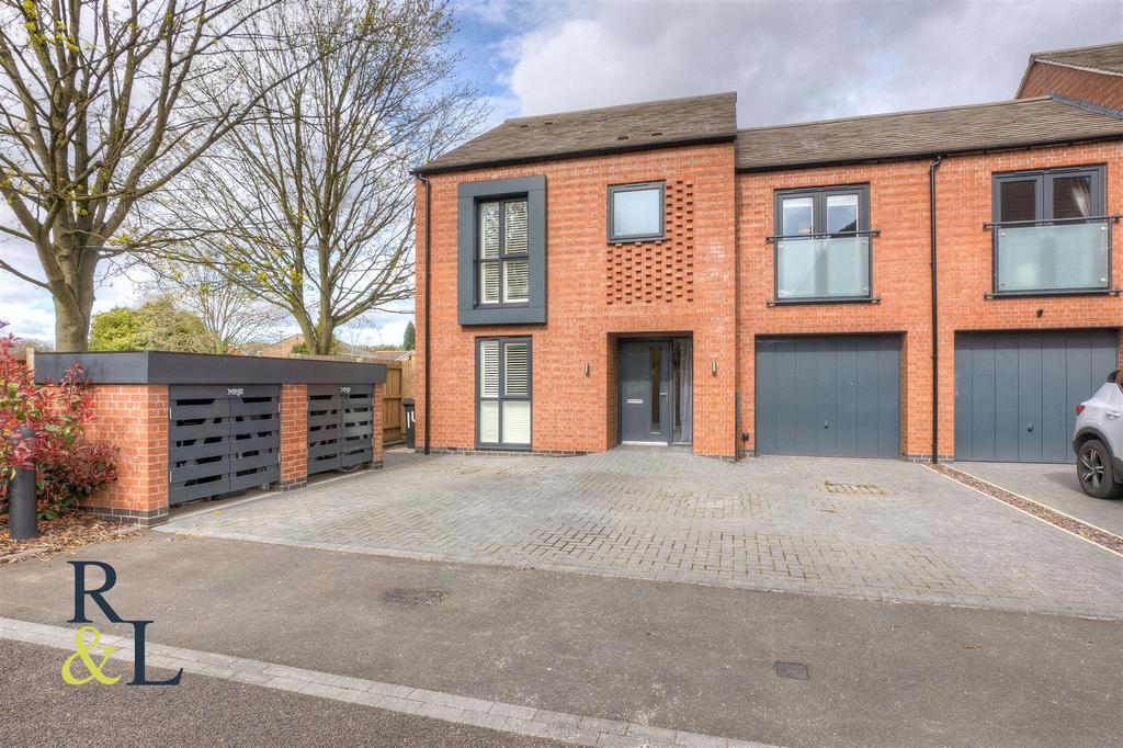 Millstone Drive, Ashby de la Zouch 4 bed mews £365,000