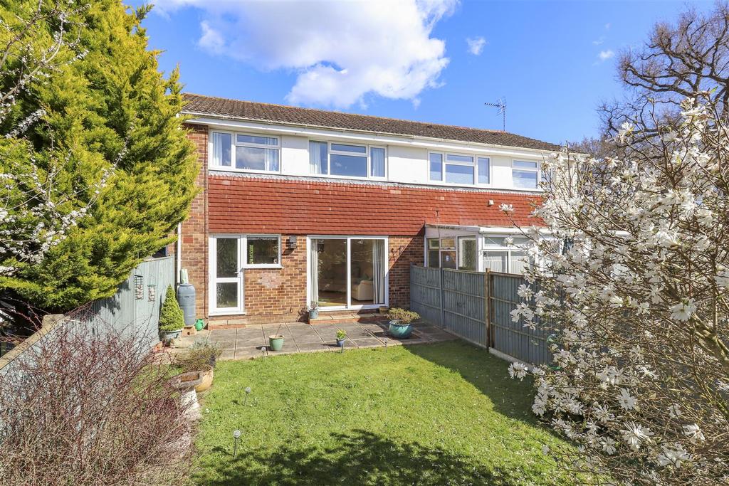 Farne Close, Hailsham 3 bed terraced house £310,000
