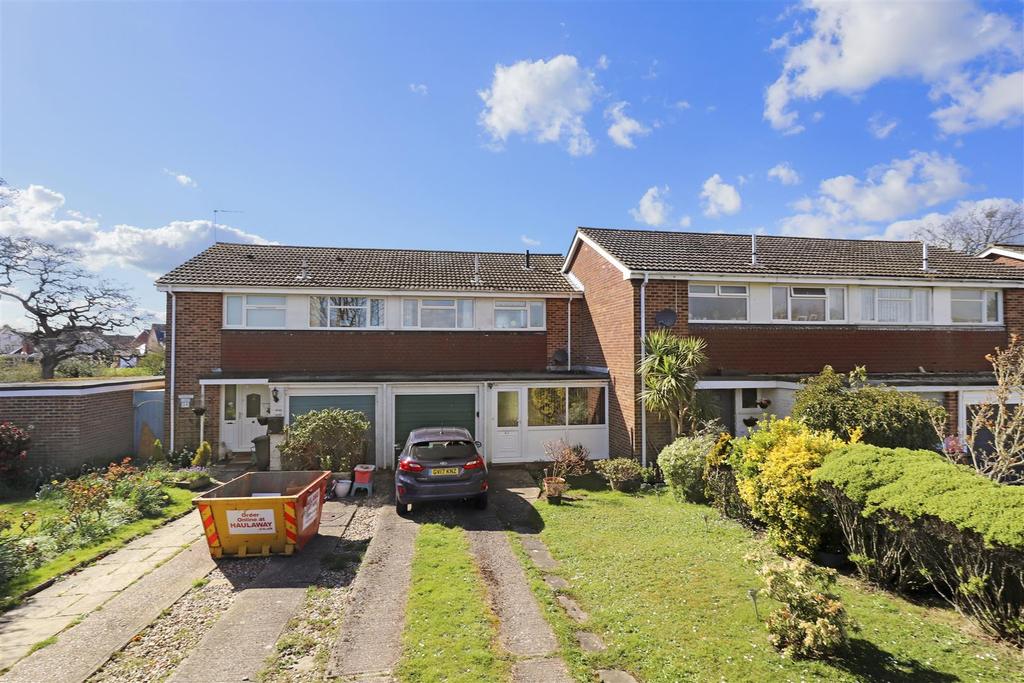 Farne Close, Hailsham 3 bed terraced house £310,000