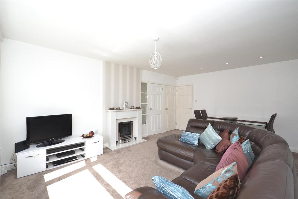 8richmondway LOUNGEDINER.JPG