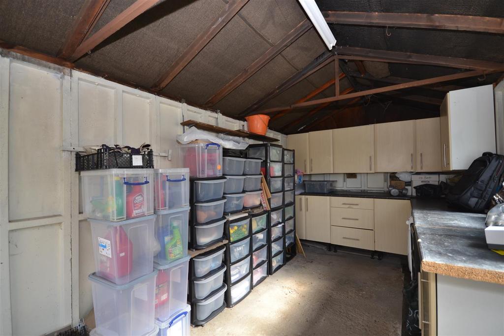 8richmondway GARAGE.JPG