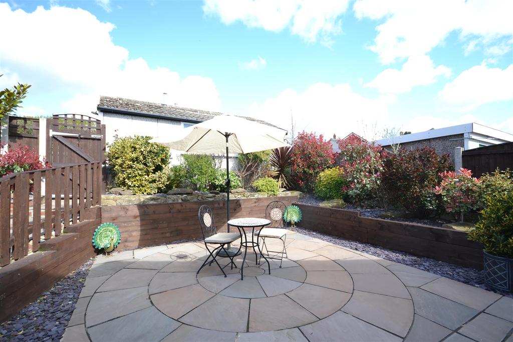 8richmondway GARDEN.JPG