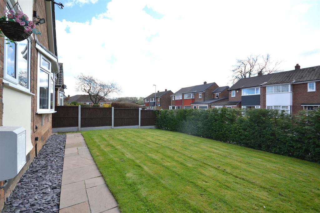 8richmondway GARDENFRONT.JPG