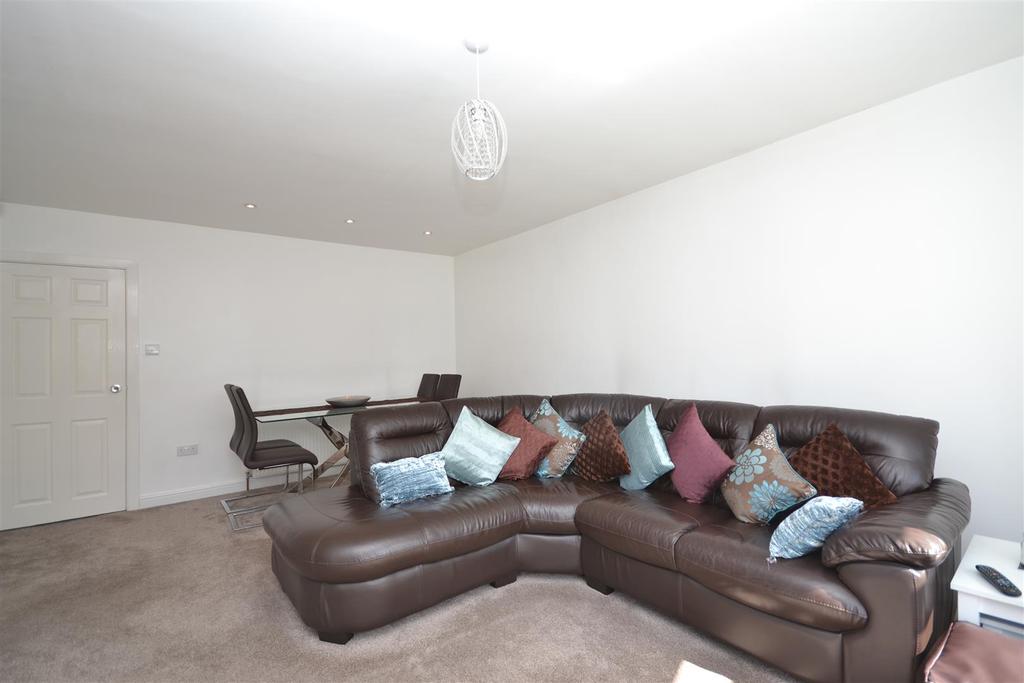 8richmondway LOUNGEDINERVIEW2.JPG
