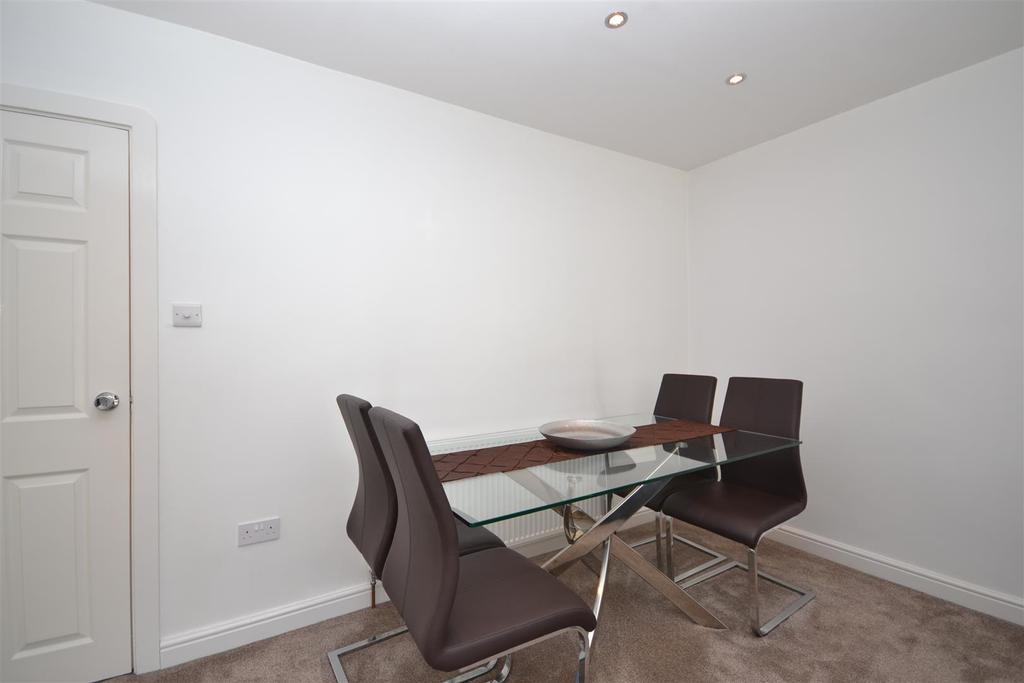 8richmondway LOUNGEDINERVIEW3.JPG