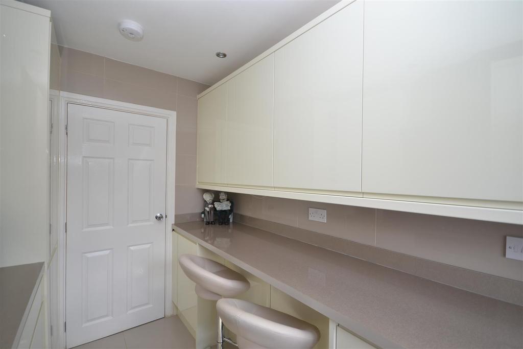 8richmondway KITCHENVIEW2.JPG