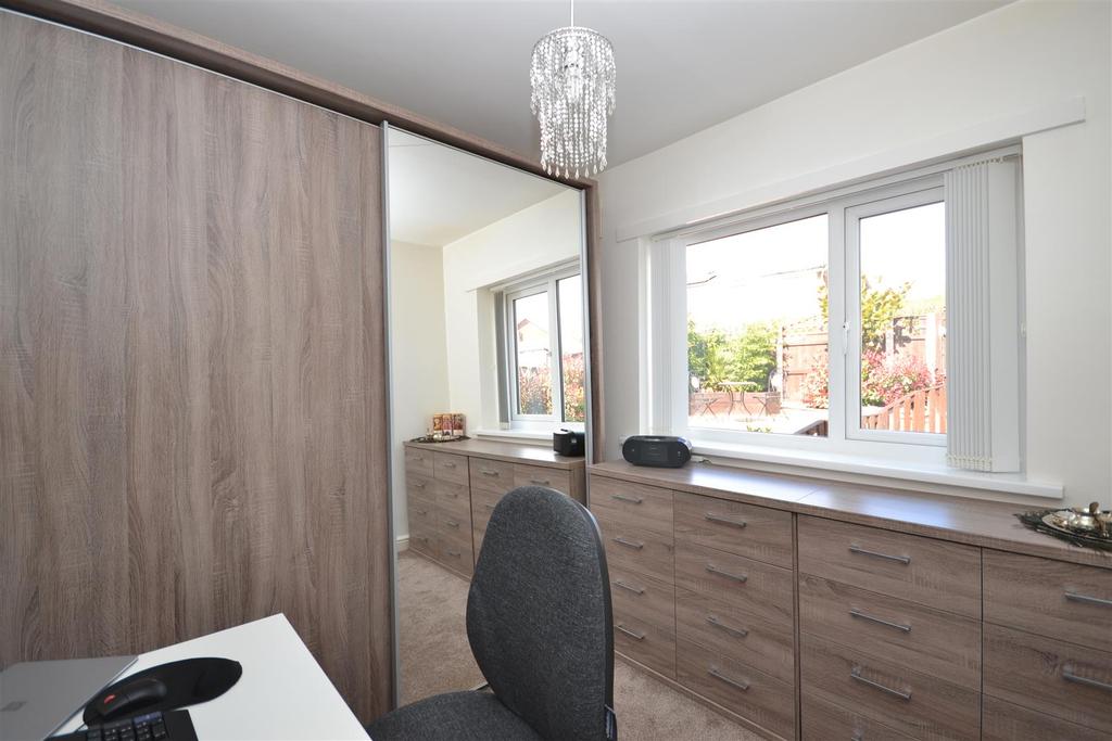 8richmondway BEDROOM2.JPG