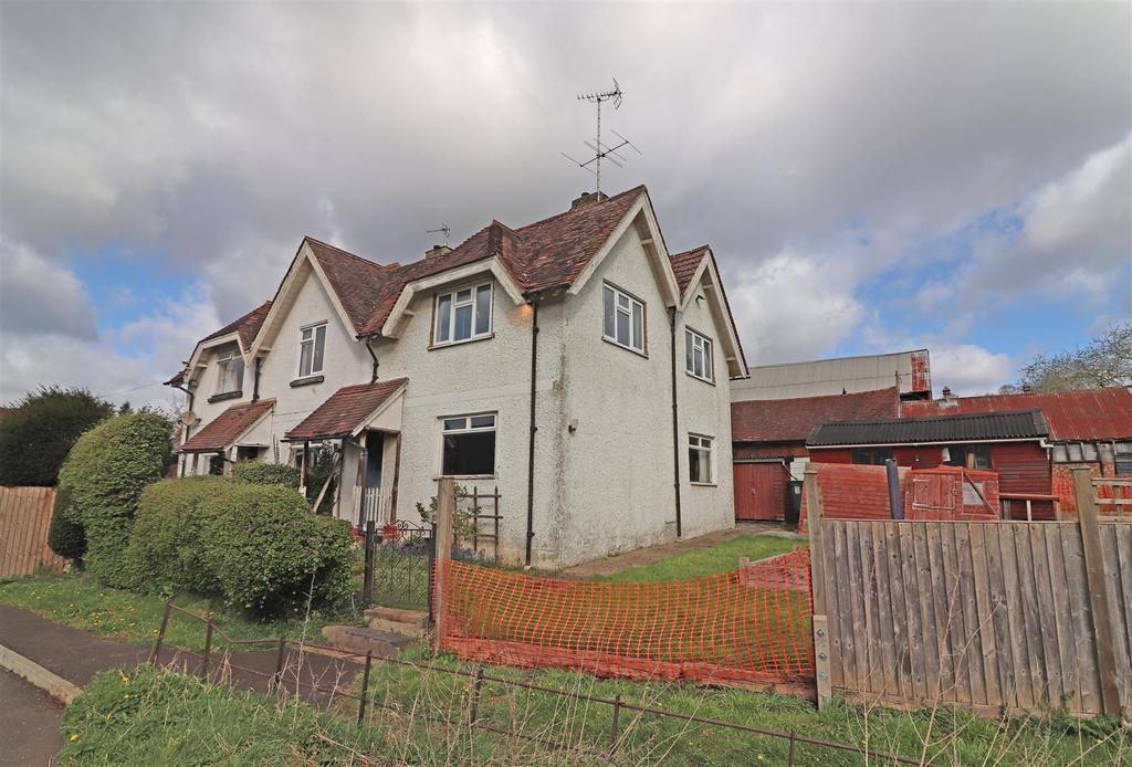 Mid Street, South Nutfield 3 bed semidetached house £250,000