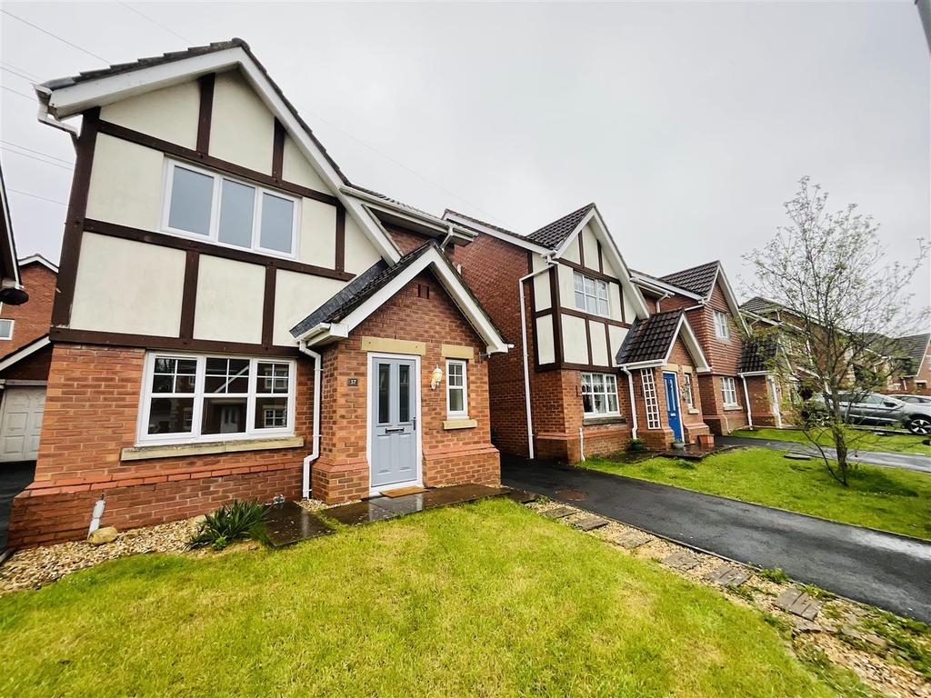 Lon Y Maes, Llanelli 3 bed detached house £197,000