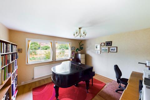 58 Billing Road, Brafield On The Green, Northampton, NN7 1BL