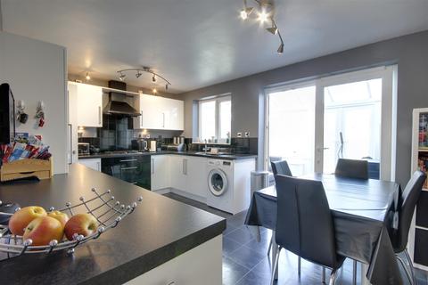 18 Briar Close, Newport, Brough, HU15 2QY
