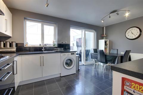 18 Briar Close, Newport, Brough, HU15 2QY