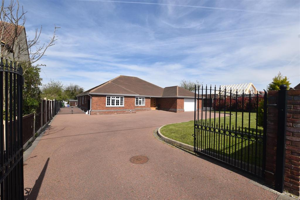 Imperial Avenue, Mayland, Chelmsford 3 bed detached bungalow £850,000