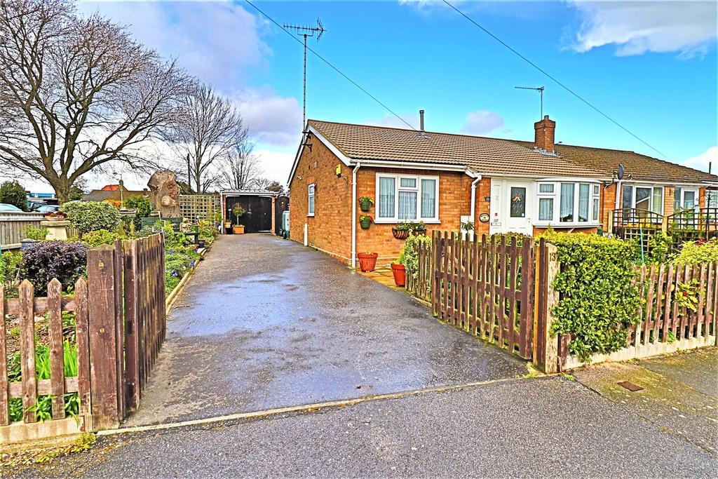 Lloyds Avenue, Kessingland 2 bed semidetached bungalow £240,000