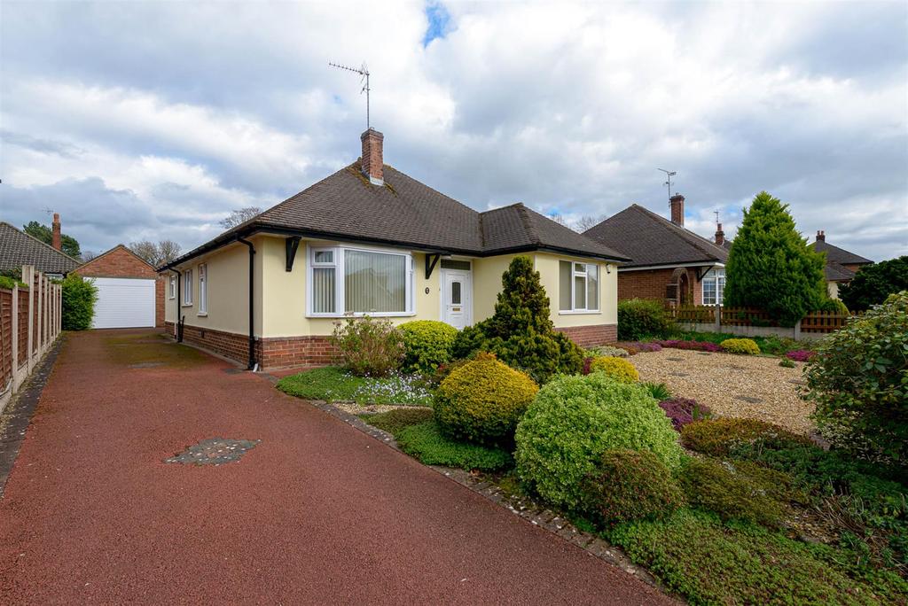 Mount Drive, Nantwich 3 bed detached bungalow £375,000