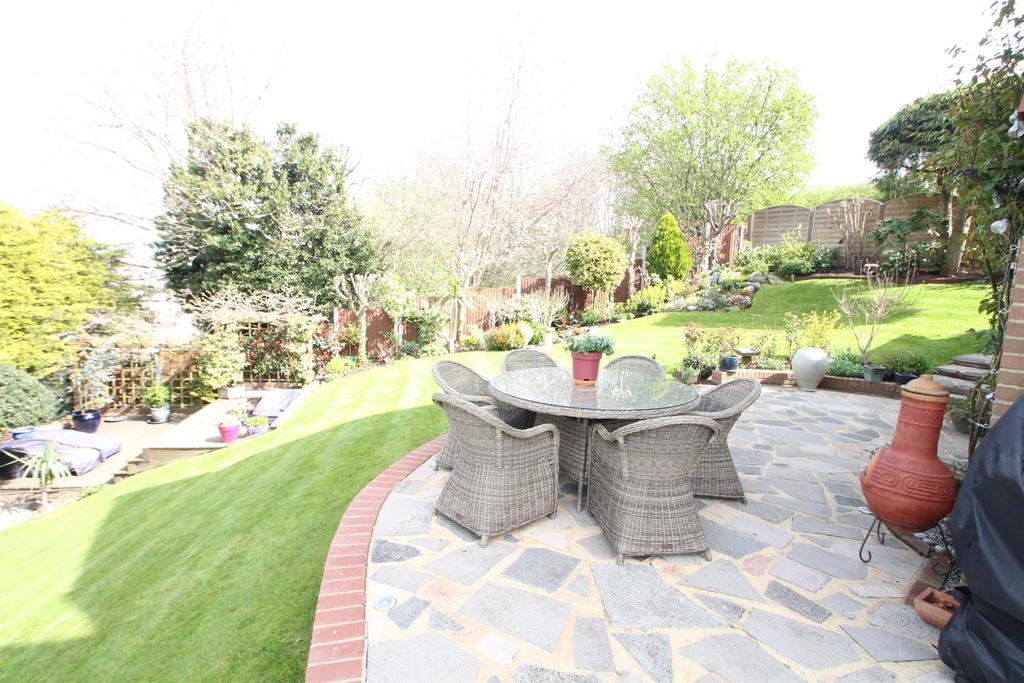 Rectory Garth, Rayleigh 5 bed detached house £900,000