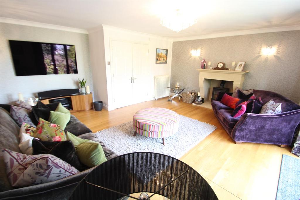 Rectory Garth, Rayleigh 5 bed detached house £900,000