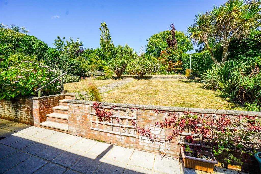 Wykeham Road, Hastings 3 bed detached bungalow £500,000