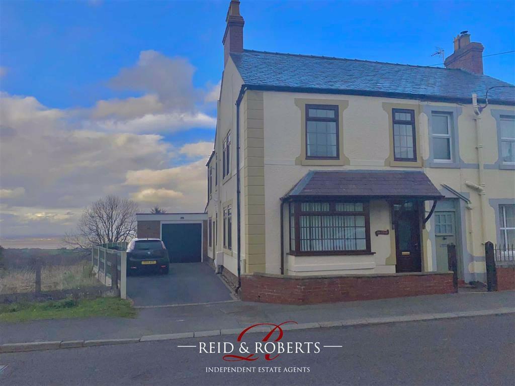 Village Road, Pentre Halkyn, Flintshire 3 bed semidetached house £