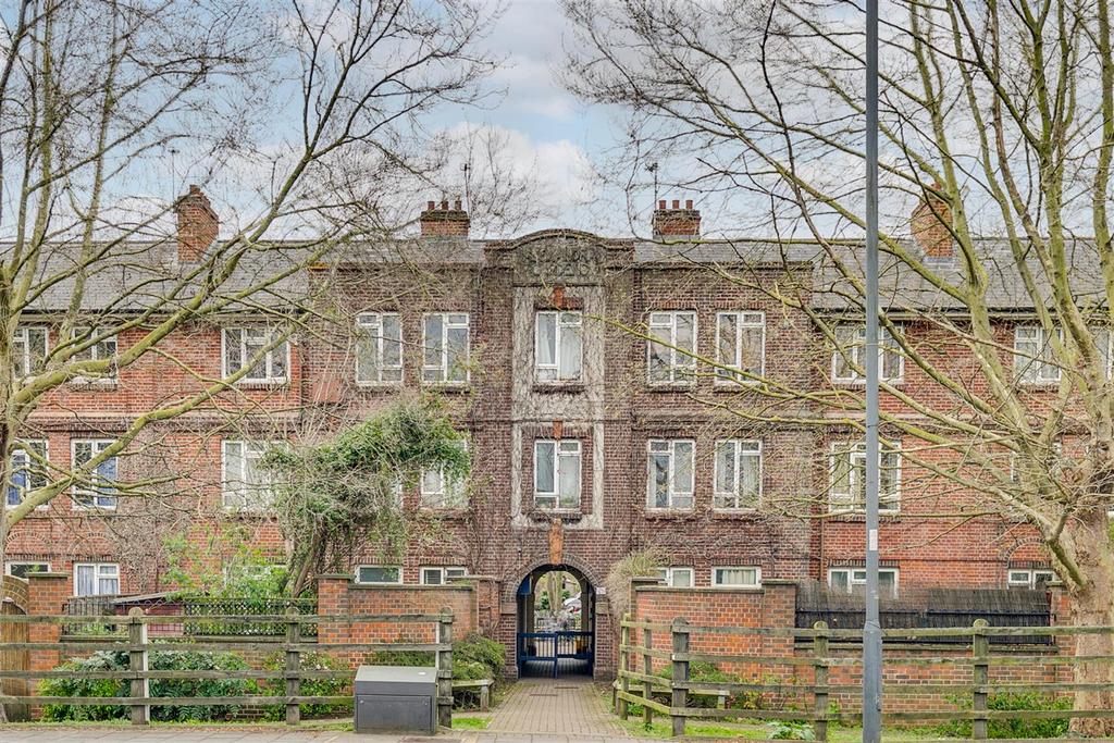Alexandra Gardens, London 2 bed flat £375,000
