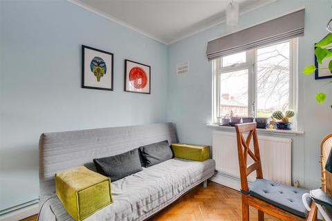 88 Alexandra Gardens, Chiswick, London, W4 2RZ