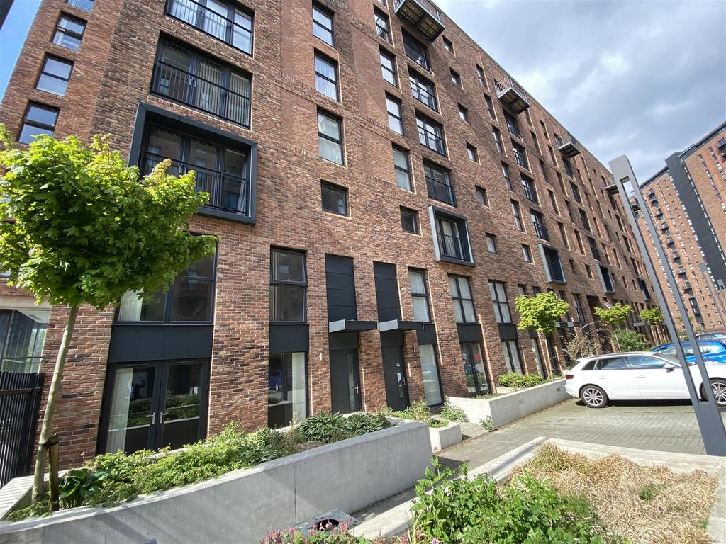 Wilburn Basin, Ordsall Lane, Salford 2 bed duplex £1,250 pcm (£288 pw)
