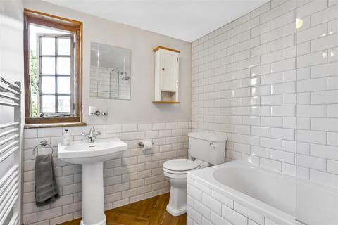19 The Green, Wallington, SM6 7AU