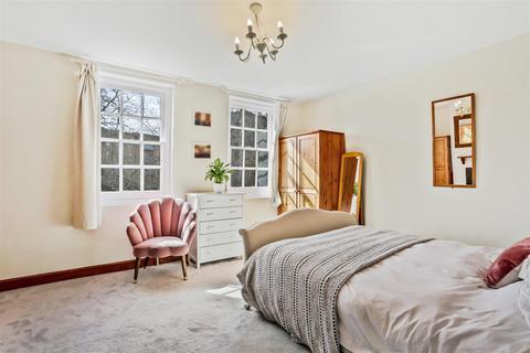 19 The Green, Wallington, SM6 7AU