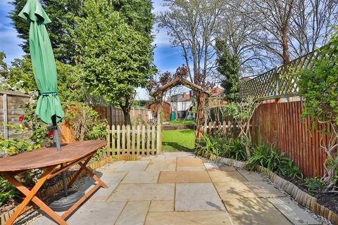19 The Green, Wallington, SM6 7AU