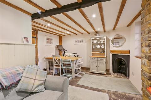 19 The Green, Wallington, SM6 7AU
