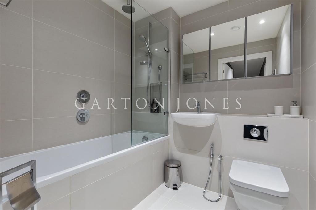 Bathroom (1).jpg