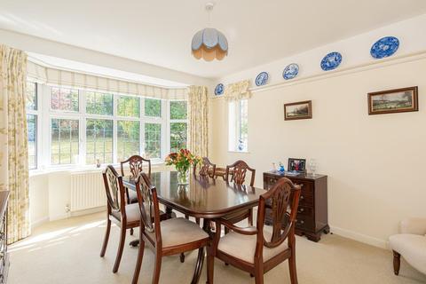 23 Hambledon Hill, Epsom, KT18 7BZ