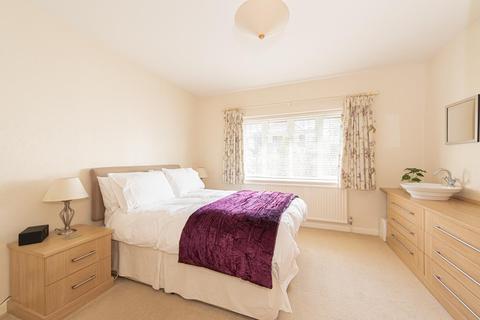 23 Hambledon Hill, Epsom, KT18 7BZ