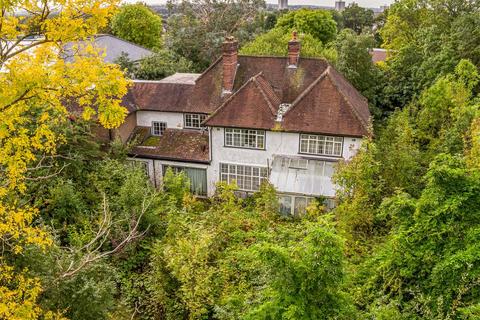 14 Brook Gardens, Kingston Upon Thames, KT2 7ET