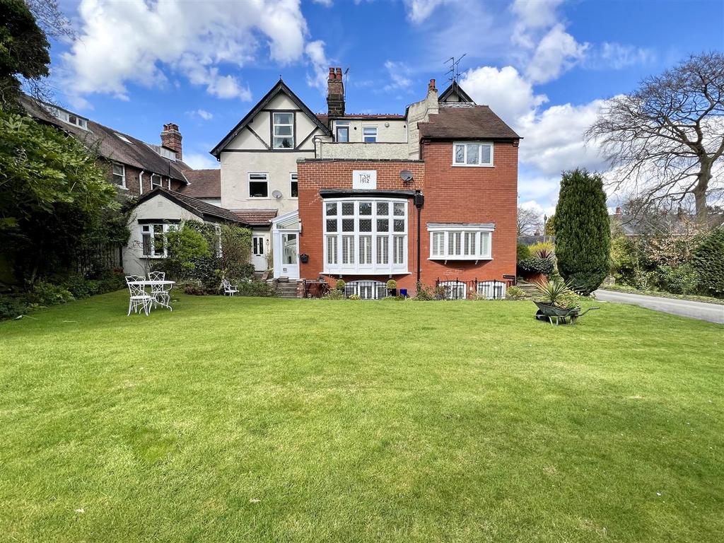 Stamford Road, Bowdon, Altrincham 2 bed apartment £400,000
