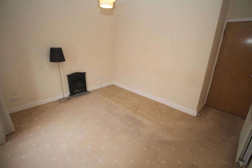 Kelly Street Greenock 2 bed flat £450 pcm (£104 pw)