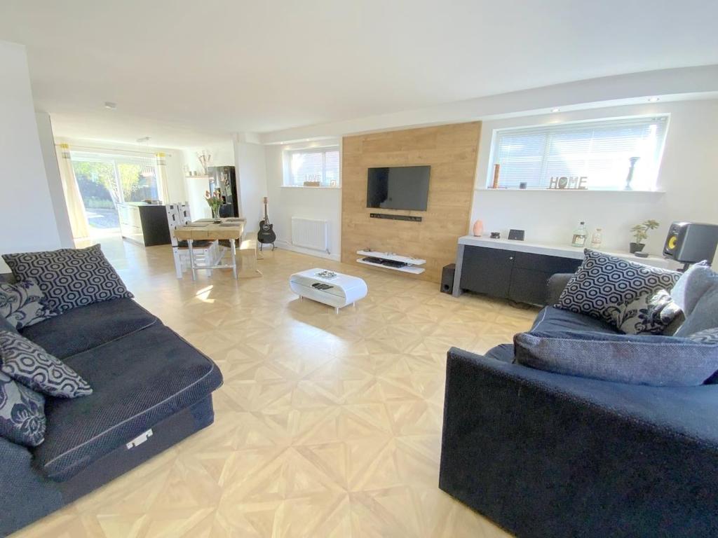 Denby Drive, Cleethorpes 4 bed detached house £375,000