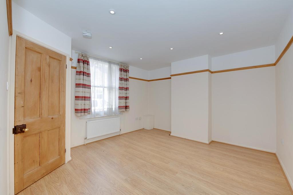 Garland Street, Bury St. Edmunds 3 bed townhouse £300,000