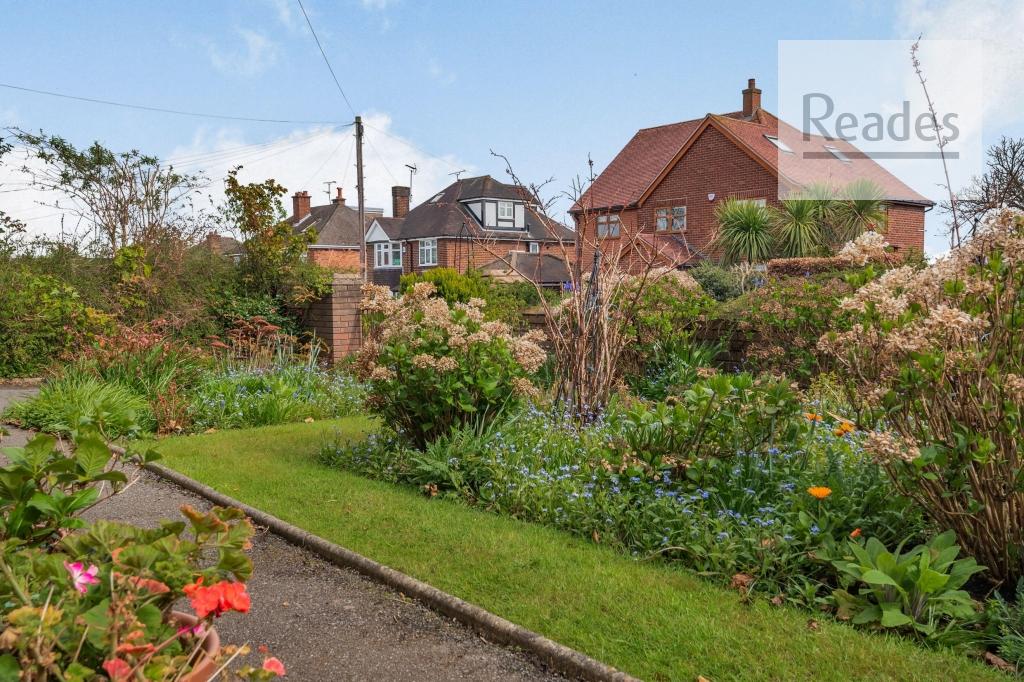 Park Avenue, Hawarden CH5 3 3 bed detached house £325,000