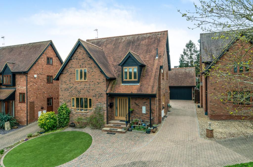 Northampton Road, Bromham, Bedford 5 bed detached house £800,000