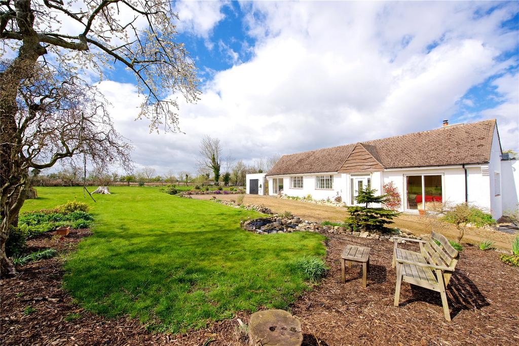 Forest Road, Piddington, Northampton... 3 bed bungalow £600,000