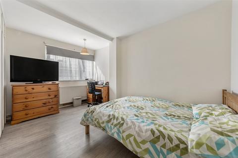 75 Lampeter Square, London, W6 8PT