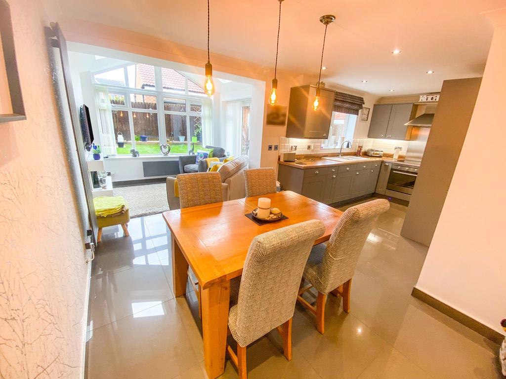 Heather Lea, Blyth, Northumberland, NE24 4DE 3 bed detached house £