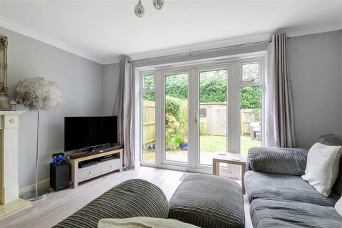 7 Forest Mews, Horsham, RH12 4GG