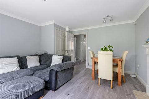 7 Forest Mews, Horsham, RH12 4GG